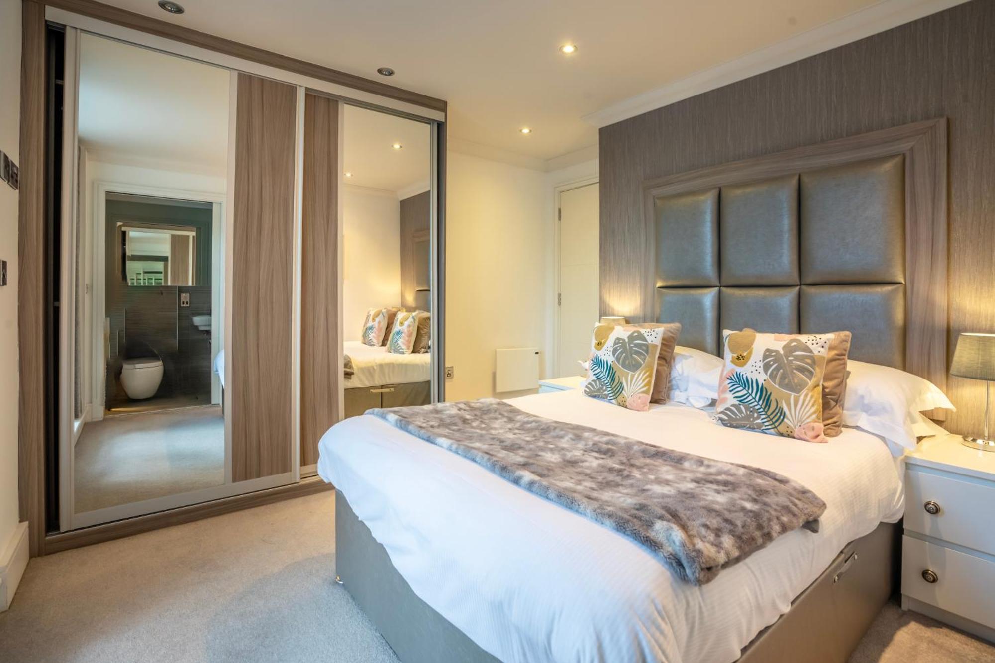 31 Cocoa Suites York Bagian luar foto