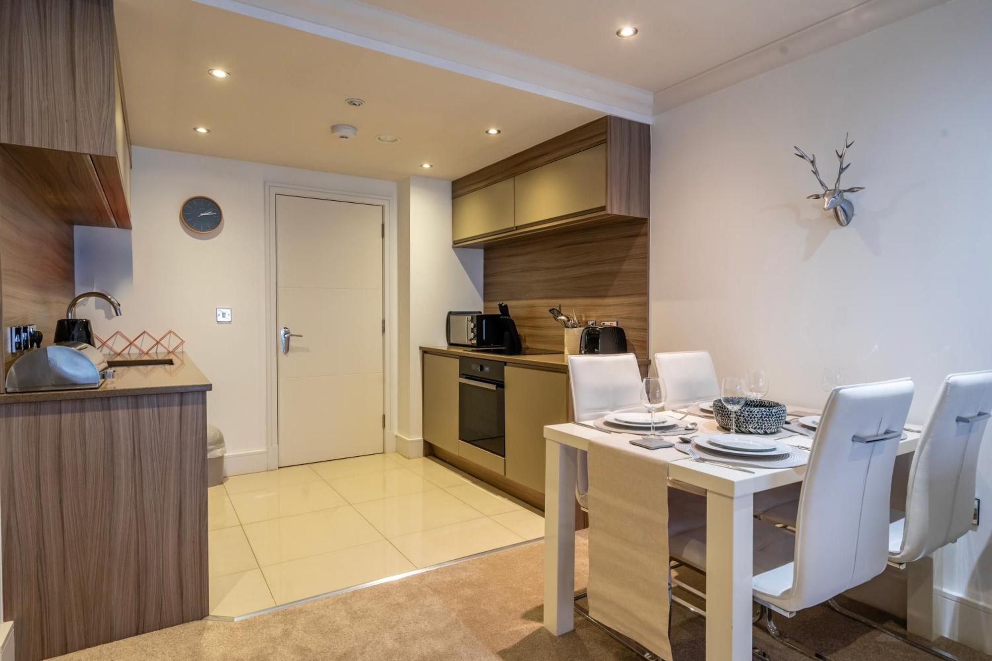 31 Cocoa Suites York Bagian luar foto