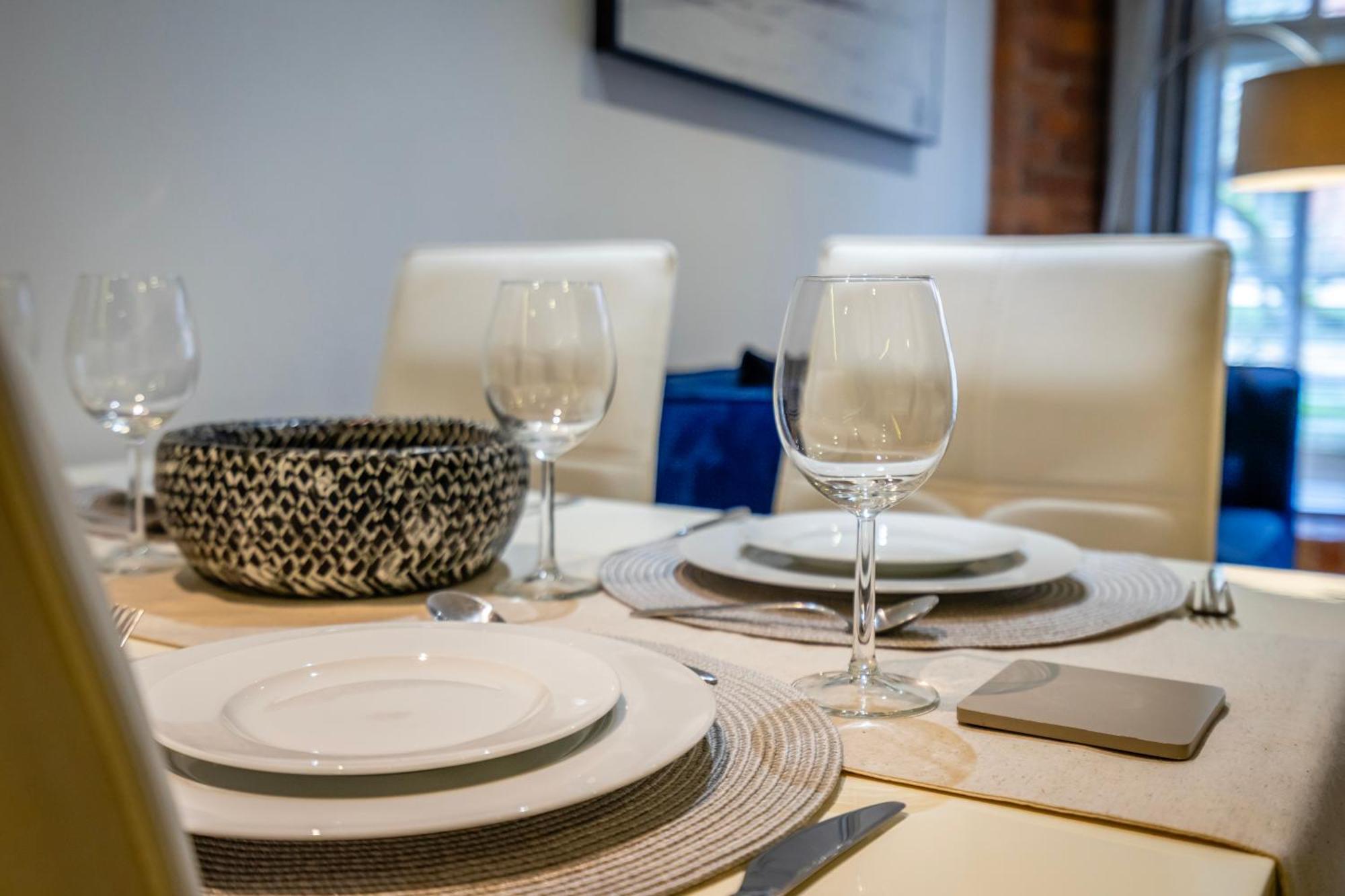 31 Cocoa Suites York Bagian luar foto
