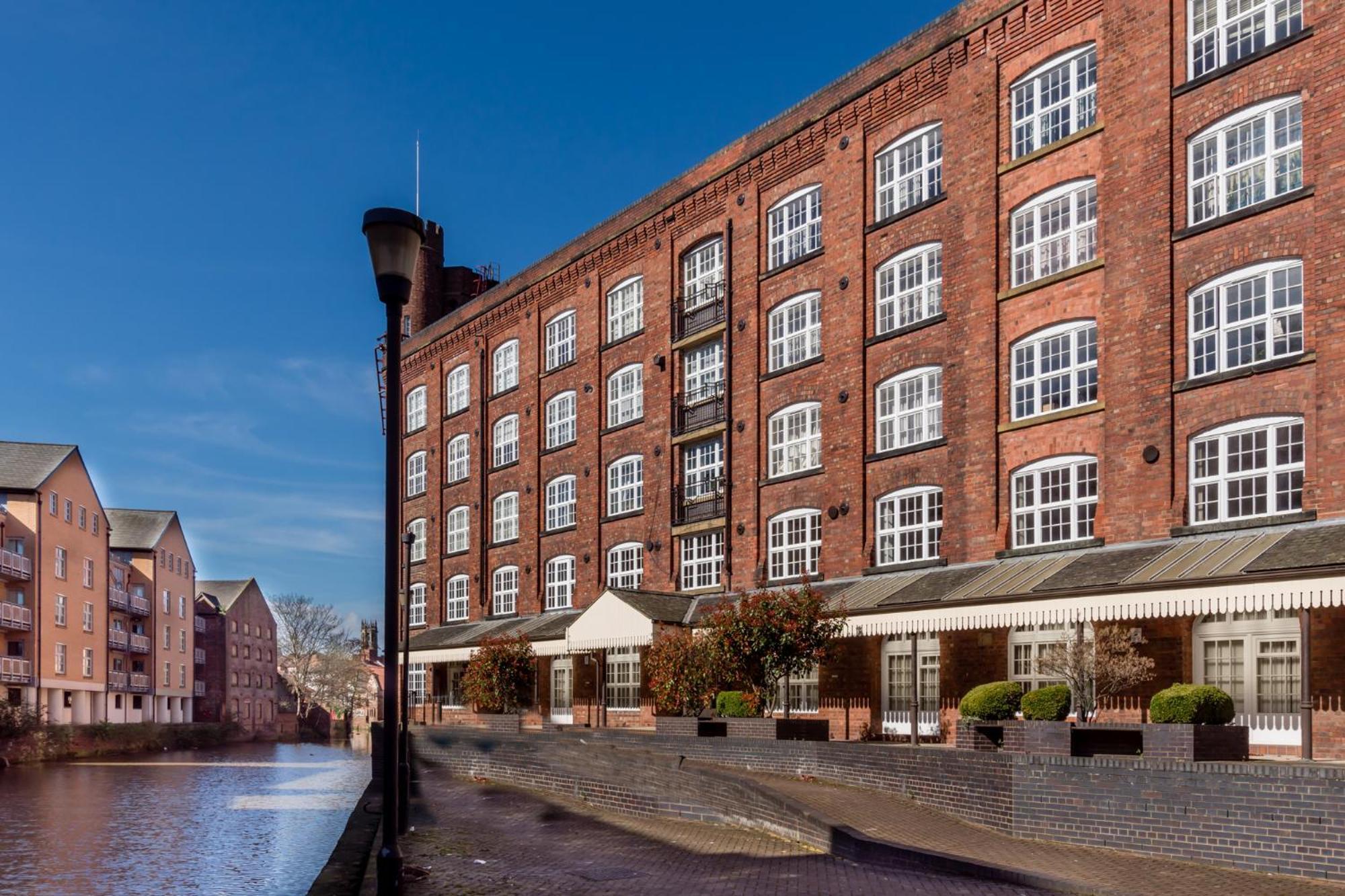 31 Cocoa Suites York Bagian luar foto